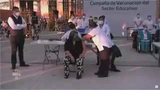 La maestra Myriam recibió la vacuna esta mañana