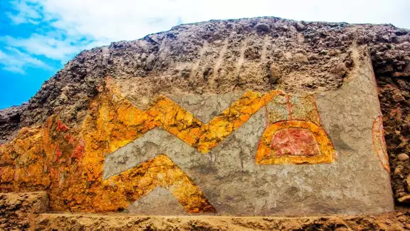 Fotografía donde se aprecian los detalles del antiguo mural