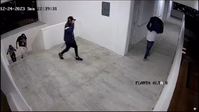 Además de los grafitis , una de las instalaciones se vio afectada por la pérdida de un perro, el cual era apreciado tanto por colaboradores como alumnos.