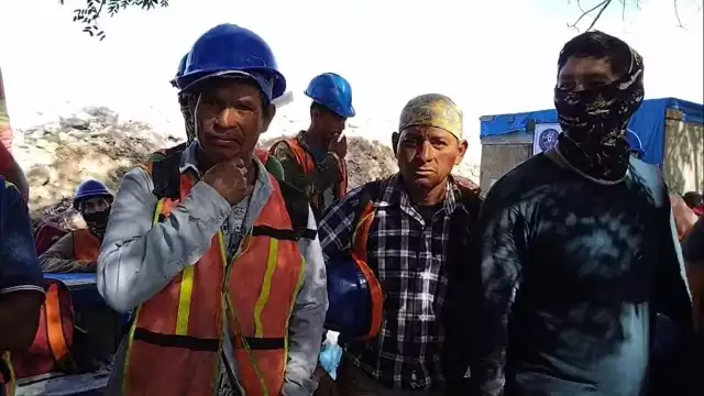 Los encargados de las obras tuvieron que salir a dar la cara en espera de instrucciones
