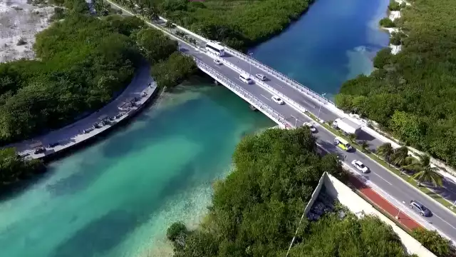 El Mirador Río Nizuc en Cancún se localiza cerca de salida de la zona hotelera, rumbo al aeropuerto internacional