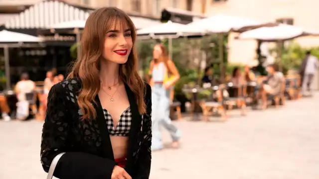 Katina Medina dirigió a Lily Collins, Camille Razat, Lucas Bravo, Ashley Park, entre otros