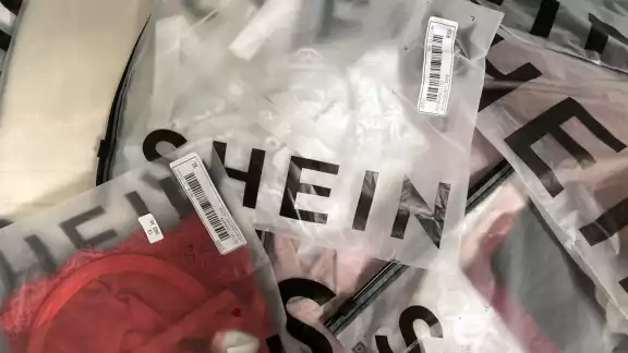 Mensajes de auxilio han surgido en las últimas semanas en las notas de Shein Mensajes de auxilio han surgido en las últimas semanas en las notas de Shein