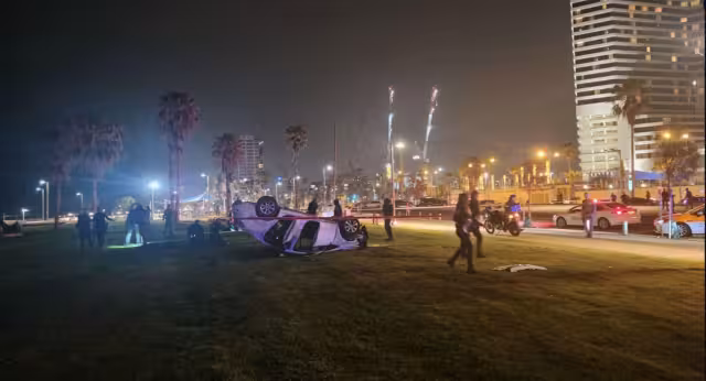 Dos personas recibieron disparos, pero el atacante también atropelló a varios peatones con su vehículo antes de ser abatido.