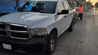 Al llegar al cruce con la avenida Aviación, no respeto el semáforo en rojo colisionando contra una camioneta Ford