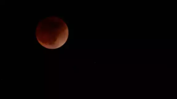 El Eclipse Lunar fue visto por miles de yucatecos El Eclipse Lunar fue visto por miles de yucatecos