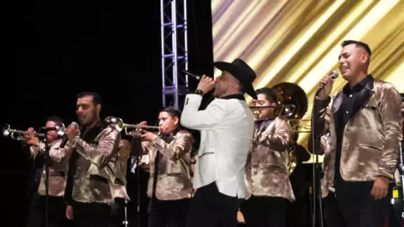 Los 16 jóvenes de Yucatán tocaron en Cancún junto al exvocalista de la Original Banda El Limón Los 16 jóvenes de Yucatán tocaron en Cancún junto al exvocalista de la Original Banda El Limón