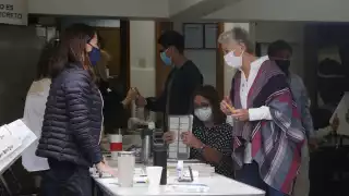 Olga Sánchez Cordero acude a votar