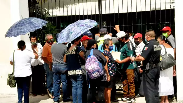 Su presencia obedeció a que semanas atrás entregaron un documento y no les contestaron