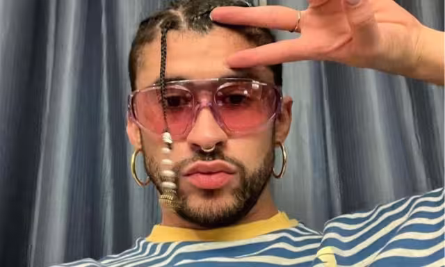 La portada en la que aparece Bad Bunny ha causado gran impacto entre sus seguidores y colegas.
