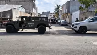 FGR y Ejército Mexicano ejecutan cateo contra el narcomenudeo en Playa del Carmen