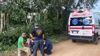 Hombre en José María Morelos se desmaya al ver su sangre tras abrirse la ceja con un pico