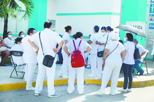 En otras entidades de México, el personal de salud percibe un sueldo de más de nueve mil pesos mensuales