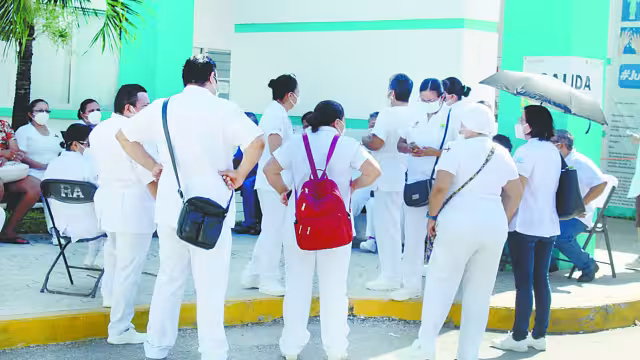 En otras entidades de México, el personal de salud percibe un sueldo de más de nueve mil pesos mensuales