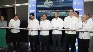El gobernador Mauricio Vila encabezó el corte de listón de la Cumbre Empresarial de Líderes del Comercio