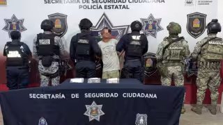 Detienen a un hombre con 20 dosis de presuntas drogas en Chetumal