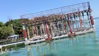 Los habitantes expresaron su indignación a través de las redes sociales, por lo que las autoridades suspendieron la estructura