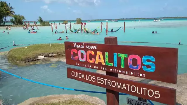 En el lugar se puede encontrar botellas de cerveza, sillas neumáticos y hasta un dron