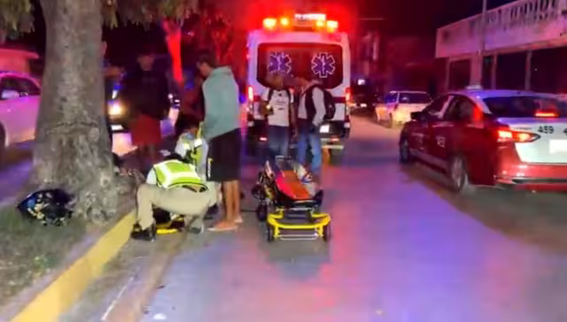 Paramédicos estabilizaron al joven para trasladarlo al hospital.