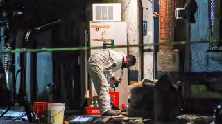 La víctima de sicarios estaba cerrando, cuando fue atacado frente a su familia en la Región 237 de Cancún