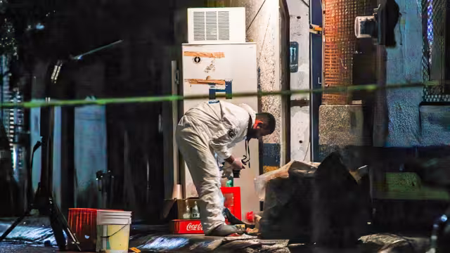 La víctima de sicarios estaba cerrando, cuando fue atacado frente a su familia en la Región 237 de Cancún