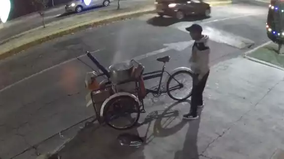Vecinos piden localizar al conductor de la camioneta que se dio a la fuga Vecinos piden localizar al conductor de la camioneta que se dio a la fuga