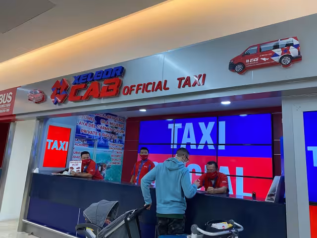Esta empresa es señalada por cobrar desde 2 mil hasta 5 mil pesos por sus traslados.