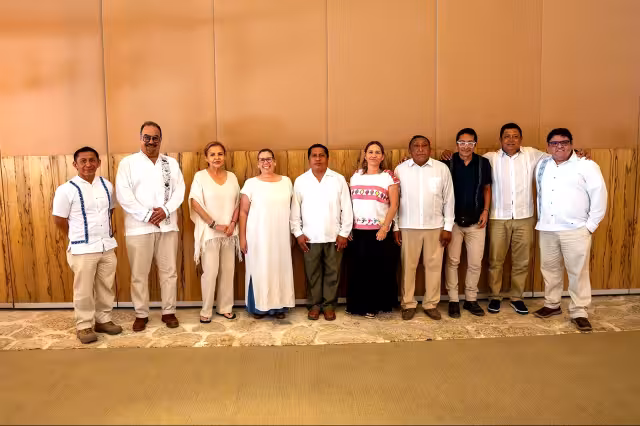 Los integrantes de la actual dirigencia del organismo, junto a políticos y funcionarios de Quintana Roo han sido señalados por los representantes de los pueblos originarios de usurpar rangos militares y religiosos que no les corresponden, según la tradición