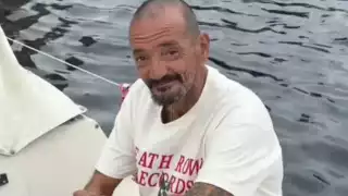 Es arrestado el Teniente Dan, hombre que se viralizó por permanecer en su bote en el  huracán Milton 