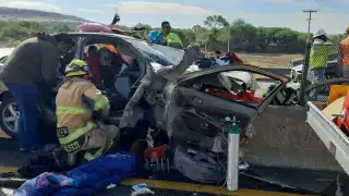 Un vehículo se impactó contra la barrera de contención que divide los carriles de la autopista, a la altura del kilómetro 95