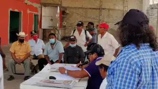 Campesinos 'reviven' tras haber sido dados por muertos en el padrón ejidal de Seyé