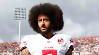 Colin Kaepernick podría regresar a la NFL como entrenador de los Chargers 