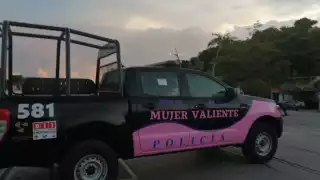 Con la frase "Mujer Valiente", tres patrullas recorren las calles de Campeche