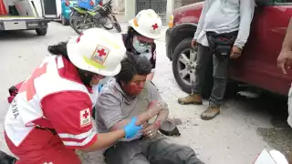El hombre fue auxiliado por paramédicos de la Cruz Roja