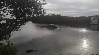 El vehículo a causa de los golpes y el agua se declaró en estado de perdida total