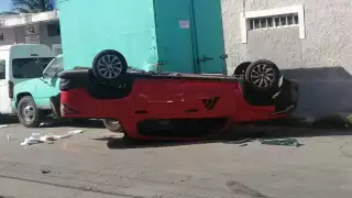 Nueve turistas resultaron lesionados luego de la volcadura de un auto en el Centro de Progreso