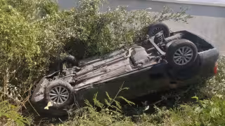 A pesar de lo aparatoso del accidente, el conductor no sufrió heridas de consideración