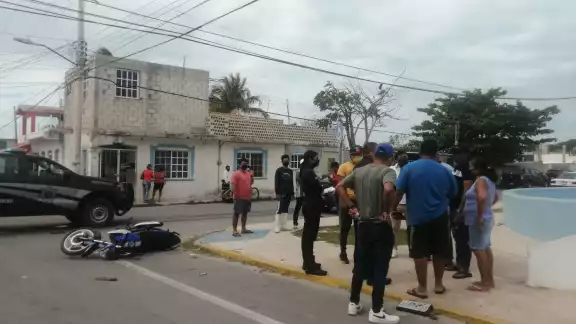 El accidente propició que elementos de la policía tuvieran que cerrar la calle del accidente El accidente propició que elementos de la policía tuvieran que cerrar la calle del accidente