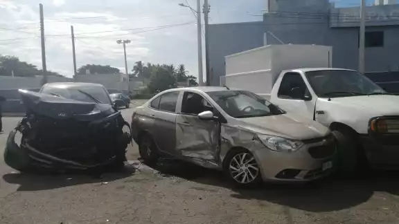 Durante espacio de dos horas, los elementos en turno tuvieron que quedarse a regular el tráfico en la zona de desastre