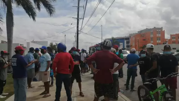 Los pescadores exigen una explicación a la Dirección Municipal de Pesca en Progreso Los pescadores exigen una explicación a la Dirección Municipal de Pesca en Progreso