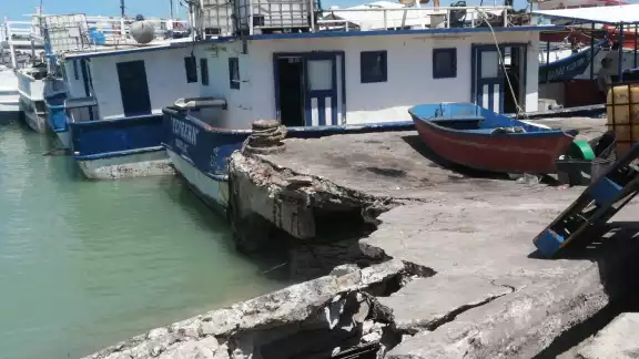 Cerca de 8 barcos tuvieron que ser retirados para evitar daños