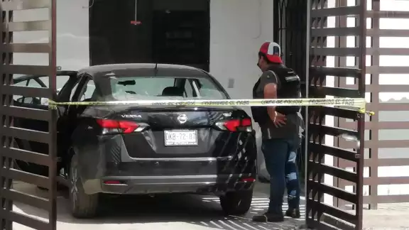 Según datos policiacos revelaron que la mujer dormía mientras se registró este ataque armado