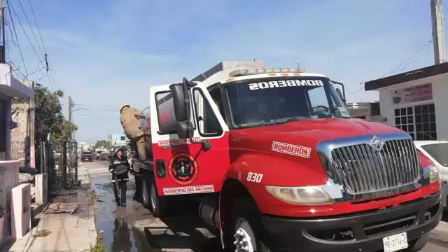 Bomberos sofocaron el incendio de una recámara de los abuelitos