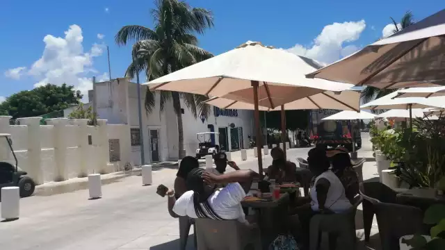 Restaurantes registran una importante actividad ante la llegada del crucero