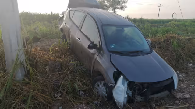 El conductor abandonó su auto después de sufrir un accidente y salirse de la carretera