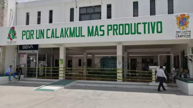 La Edil de Tenabo erogó un millón 50 mil pesos para cubrir ceces en la Comuna; su homólogo de Escárcega, Silvestre Lemus Orozco, culpó a las administraciones pasadas de la situación