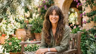 ¿Cabello largo después de los 50? Estos son los estilos que sí favorecen