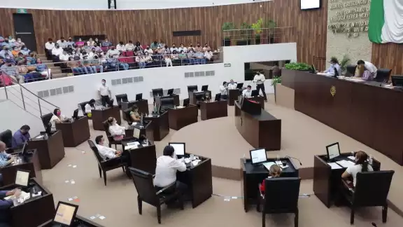Con un recinto legislativo lleno, se discute la modificación a la Ley del ISSTEY, la cual tiene 40 años Con un recinto legislativo lleno, se discute la modificación a la Ley del ISSTEY, la cual tiene 40 años