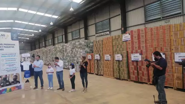 El gobernador entregó libros de texto y paquetes de desayunos escolares ante el inicio del Ciclo Escolar 2022-2023