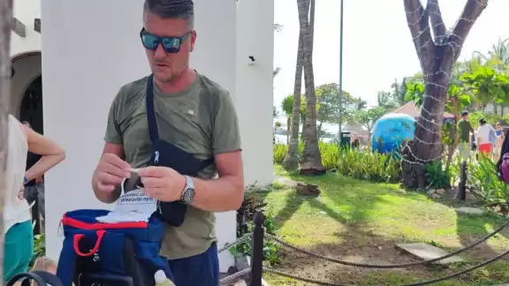 Los turistas extranjeros hasta se forjan "churritos" de marihuana en la vía pública Los turistas extranjeros hasta se forjan "churritos" de marihuana en la vía pública